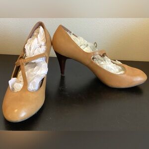 Kelly & Katie T-Strap Pumps, size 9.5